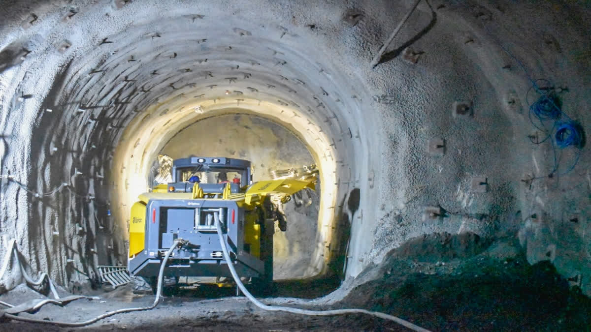 Silkyara tunnel rescue: Rat-hole miner team begins manual drilling