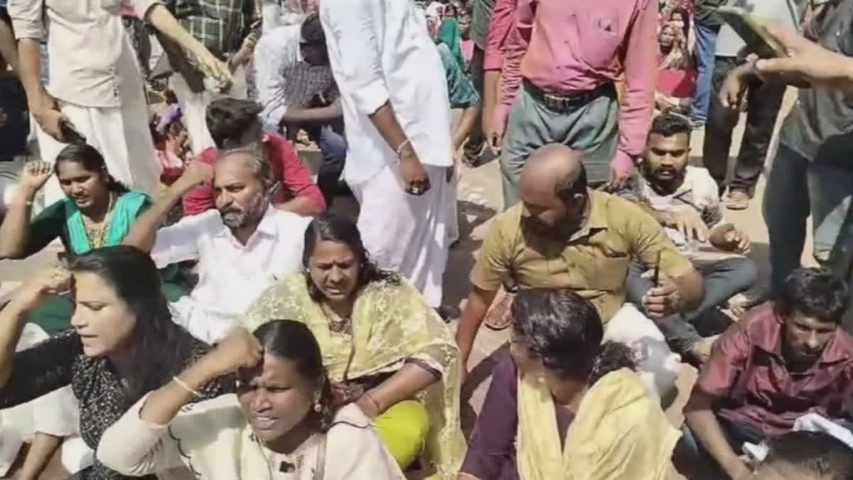 Protests resume in Kerala hamlet against soil quarrying  Protest Over Mattappally Soil Mining  Mattappally Soil Mining  Soil Quarrying Protest Alappuzha  Alappuzha Soil Mining  ആലപ്പുഴ മറ്റപ്പള്ളി  ആലപ്പുഴ മറ്റപ്പള്ളി മണ്ണ് ഖനനം  മണ്ണ് ഖനനം പ്രതിഷേധം  മണ്ണെടുപ്പ് പ്രതിഷേധം ആലപ്പുഴ  മറ്റപ്പള്ളി മണ്ണെടുപ്പ്