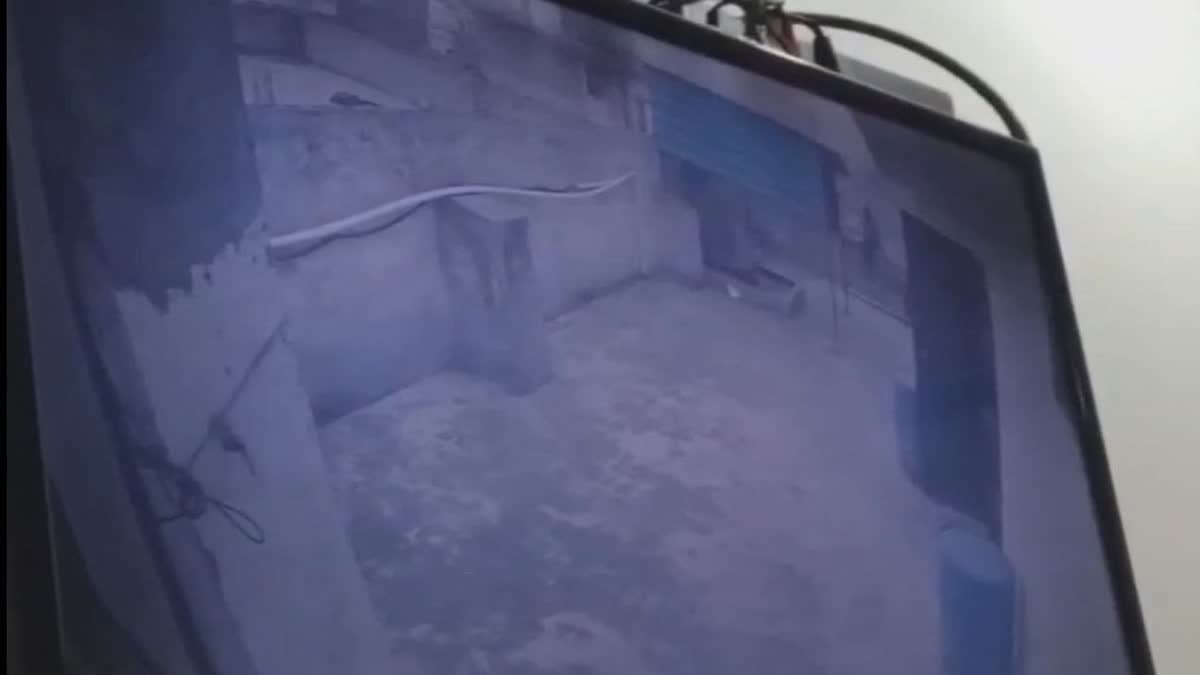 Girl commits suicide by jumping from third floor of factory in Gandhi Nagar Market, Ludhiana