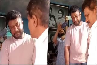 Actor Darshan visited Lilavati house  inquired about her health  senior actress Lilavati news  ಆರೋಗ್ಯ ವಿಚಾರಿಸಿದ ನಟ ದರ್ಶನ  ಲೀಲಾವತಿ ಮನೆಗೆ ಭೇಟಿ  ಹಿರಿಯ ನಟಿ ಡಾ ಲೀಲಾವತಿಯವರ ಆರೋಗ್ಯ  ಚಿತ್ರರಂಗದ ಕಲಾವಿದರು  ನಟ ದರ್ಶನ್​ ಸಹ ನಟಿ ಲೀಲಾವತಿ ಮನೆಗೆ ತೆರಳಿ  ವಯೋಸಹಜ ಕಾಯಿಲೆ