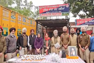 On the occasion of Guru Purab,Punjab police served dry fruit and milk langar Amritsar