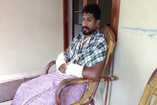 കോഴിക്കോട് യുവാവിന് മര്‍ദനത്തില്‍ പരിക്ക്  Youth Attacked In Kozhikode  Police Filed Case  Youth Beaten Up In Kozhikode  പട്ടാപ്പകല്‍ യുവാവിന് നേരെ ആക്രമണം  കോഴിക്കോട് വാര്‍ത്തകള്‍  കോഴിക്കോട് ജില്ല വാര്‍ത്തകള്‍  കോഴിക്കോട് പുതിയ വാര്‍ത്തകള്‍  kerala news updates  latest news in kerala