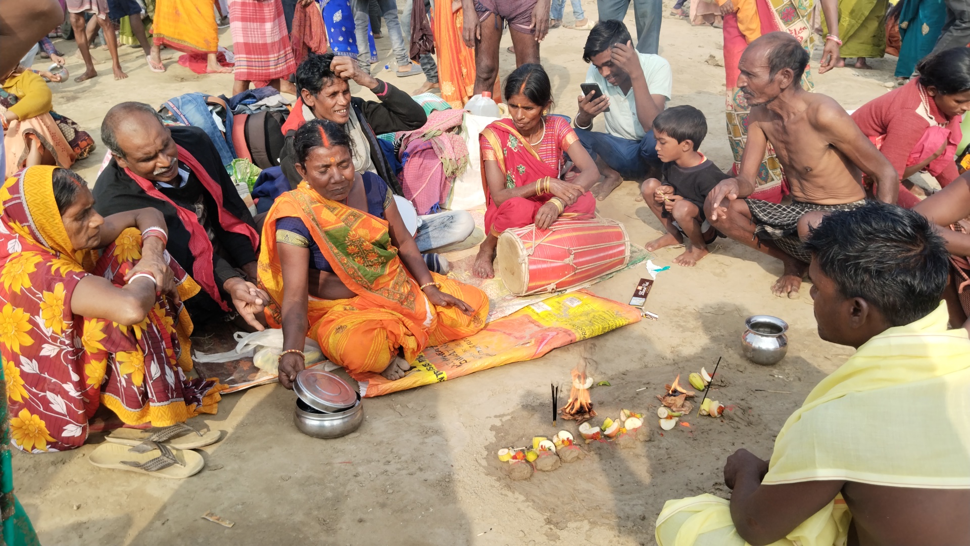 कार्तिक पूर्णिमा के गंगा घाटों पर पूजा