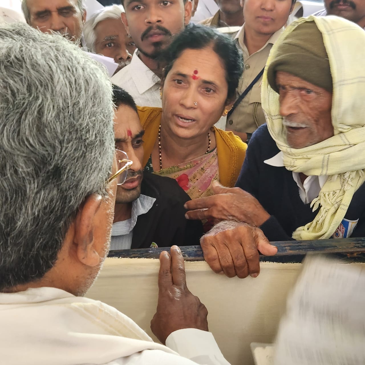 CM Siddaramaiah ears problems of people in janata darshana
