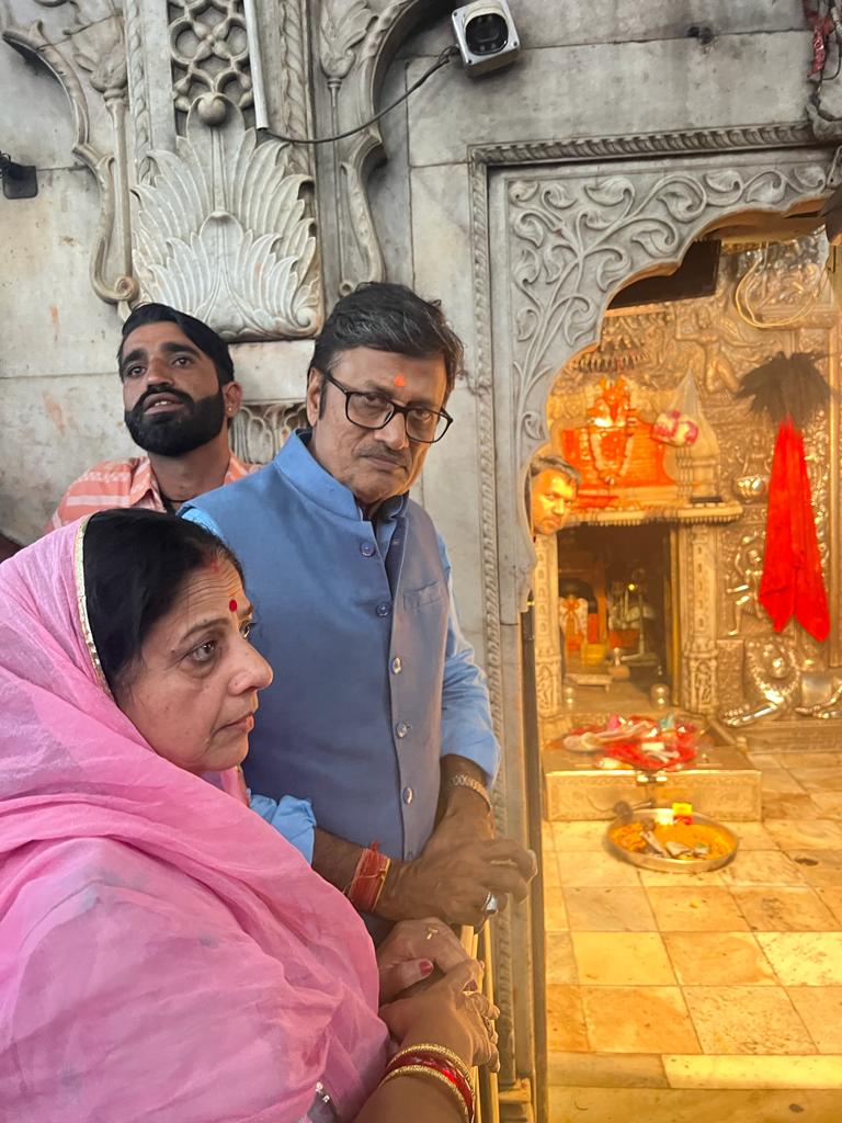 leaders are praying in temples
