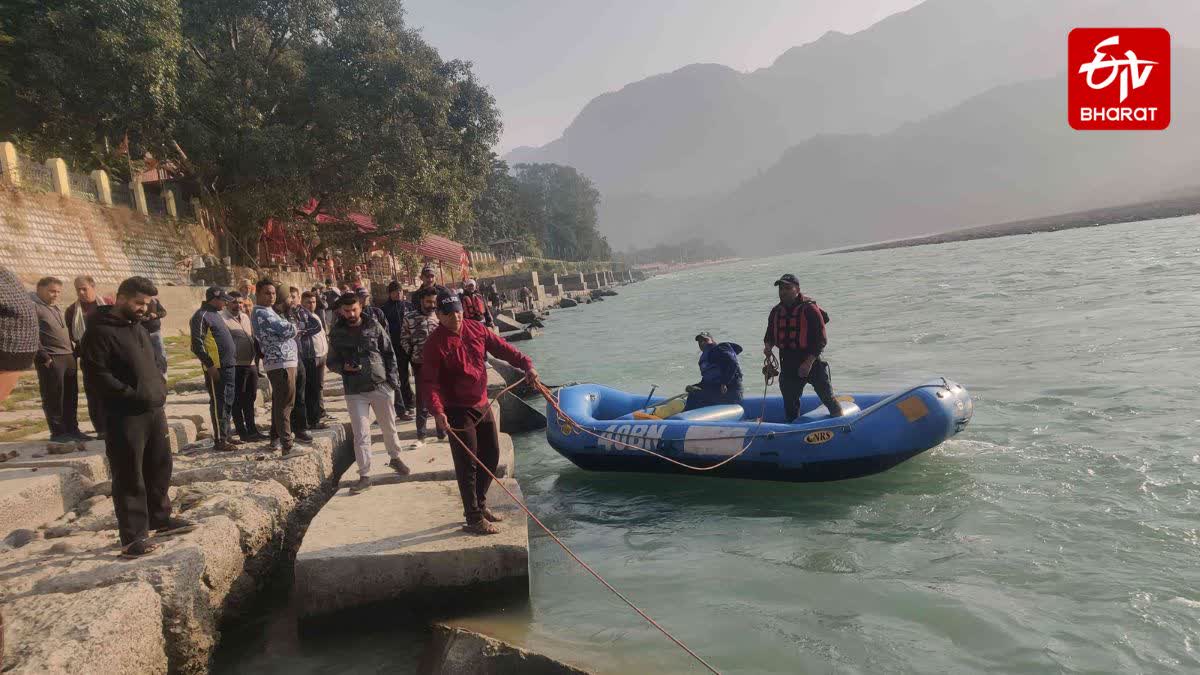 STUDENT JUMPED INTO GANGA