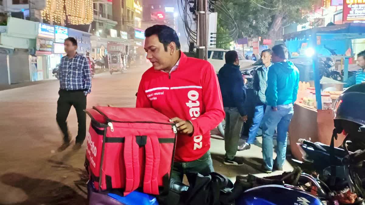 Bihar Teacher Amit Ranjan with his bag during work as a eelivery boy at night to make ends meet