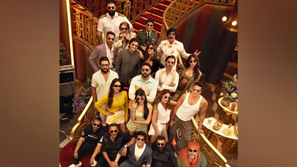 Housefull 5: Akshay Kumar, Jacqueline Fernandez, Other Cast Pose Together As Film Enters Final Schedule