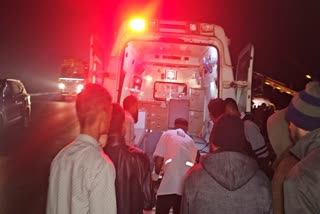 Injured passengers being shifted to hospital after Surat bus accident