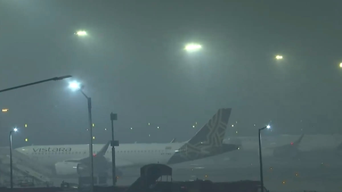 dense fog effected on flights and trains