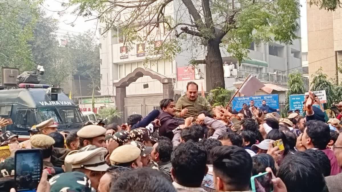 केजरीवाल सरकार के खिलाफ बीजेपी का प्रदर्शन