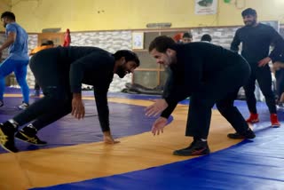 rahul gandhi met wrestlers in haryana