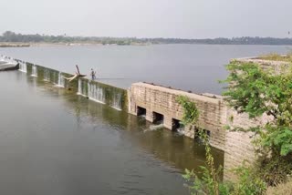 Telangana_Farmers_Damaged_Munneru_Dam