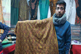 Jabalpur: Kashmir weavers showcase unique art of Jama shawl