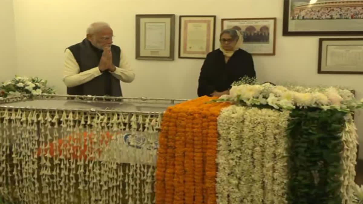 Modi last respect to Manmohan Singh