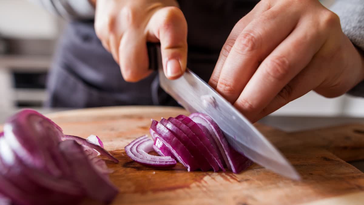 ONION CLEANING TIPS IN MALAYALAM  ആസ്‌പര്‍ജിലസ് നൈഗര്‍  HOW TO CLEAN BLACK MOULDS ON ONIONS  ഉള്ളി വൃത്തിയാക്കല്‍