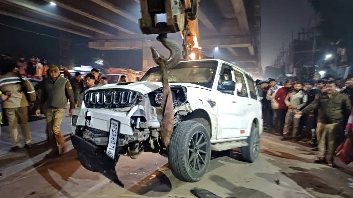 Four people died in separate accidents in Kucknow and Hapur, including a hit-and-run and a dumper crash, with police investigating the incidents.