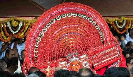 MATHAMANGALAM MUCHILOT KAVU  PERUMKALIYATTAM ON JANUARY  മാതമംഗലം പെരുങ്കളിയാട്ടം  PERUMKALIYATTAM AT KANNUR