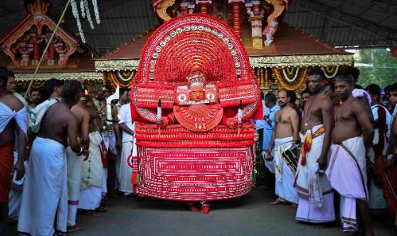 MATHAMANGALAM MUCHILOT KAVU  PERUMKALIYATTAM ON JANUARY  മാതമംഗലം പെരുങ്കളിയാട്ടം  PERUMKALIYATTAM AT KANNUR