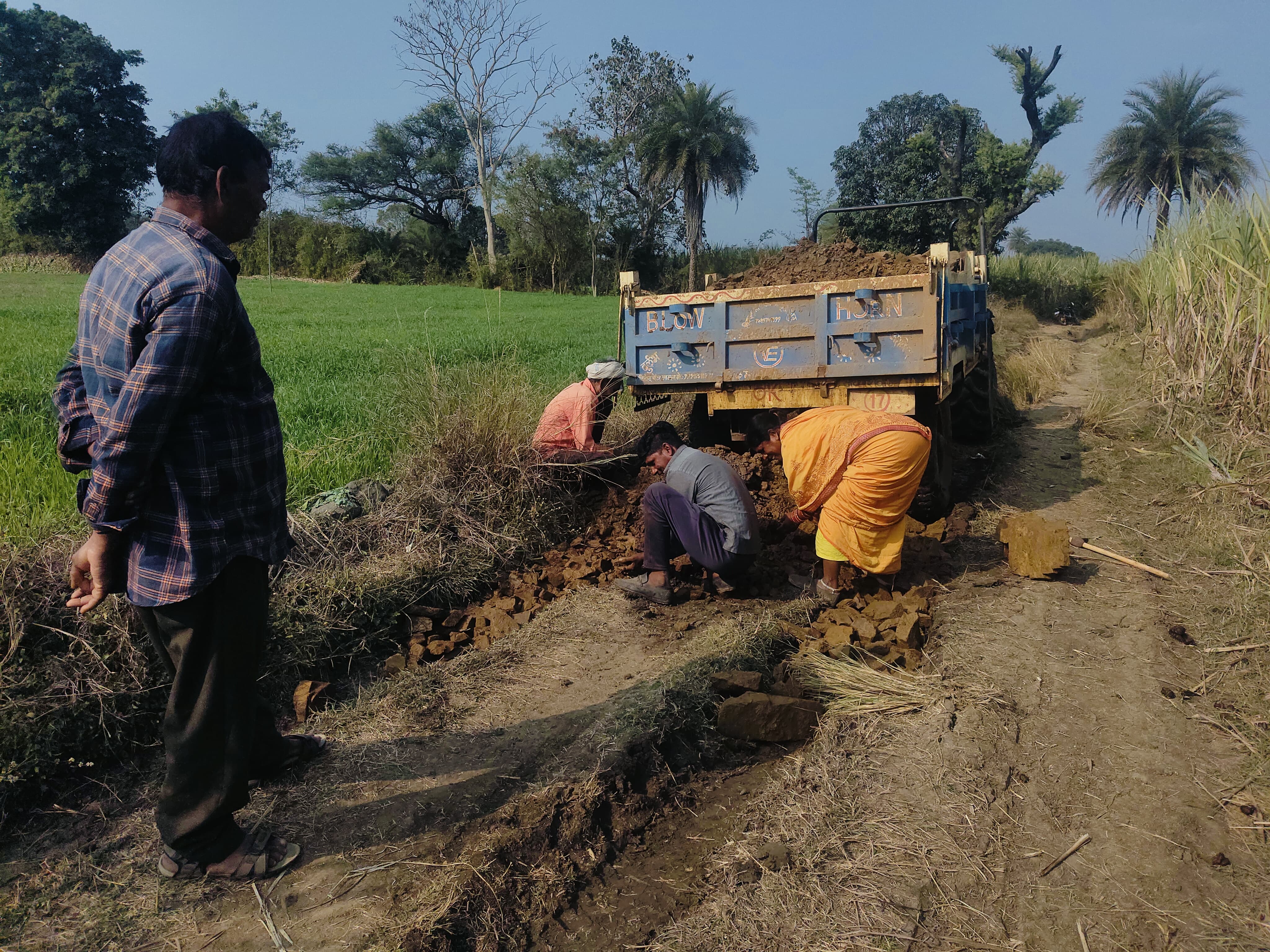 AMLA VILLAGERS REPAIRING ROAD