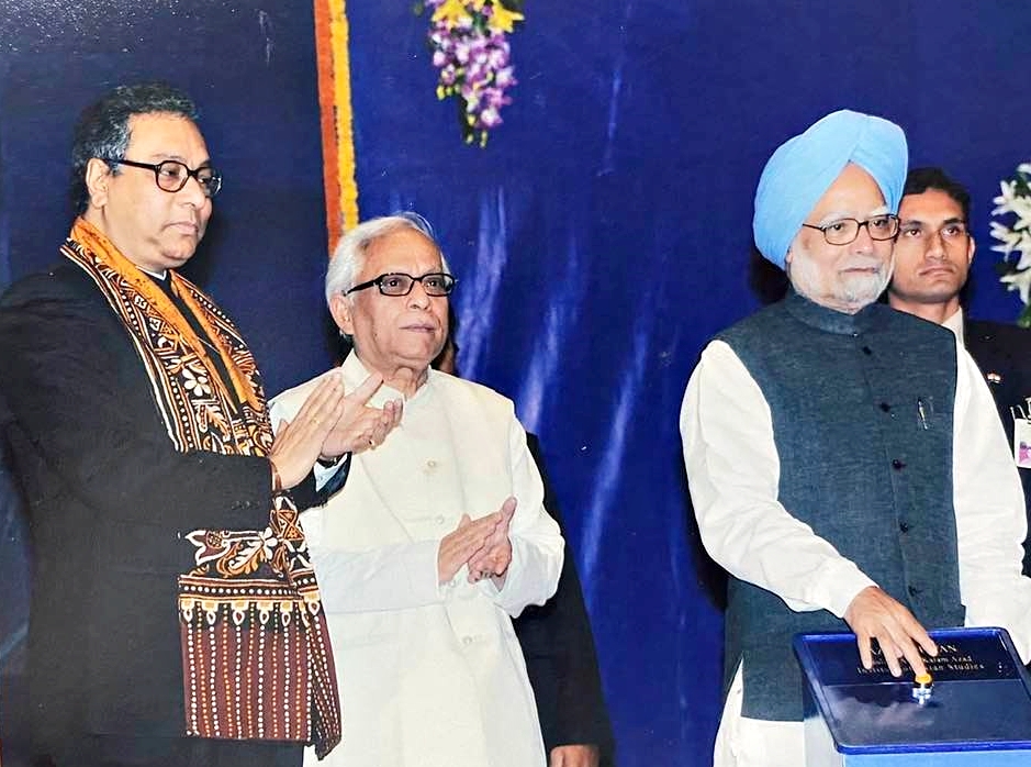 Jawhar Sircar with PM Dr Manmohan Singh, CM Buddhadeb Bhattacharjee