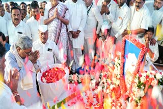 Tributes paid to Manmohan Singh at Gandhi Bharat program stage in Belagavi