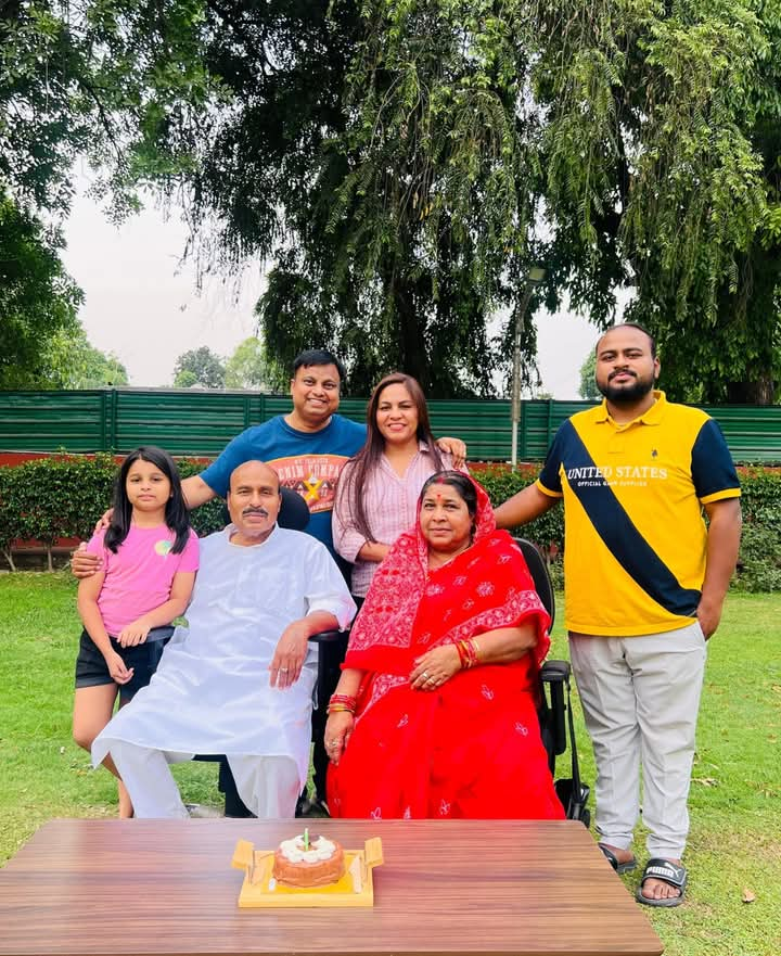 union Minister Khatik with his family