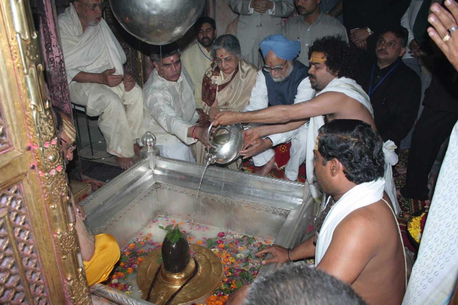 Former Prime Minister Manmohan Singh Memories Fond of Banaras was First PM Who Performed Ganga Aarti