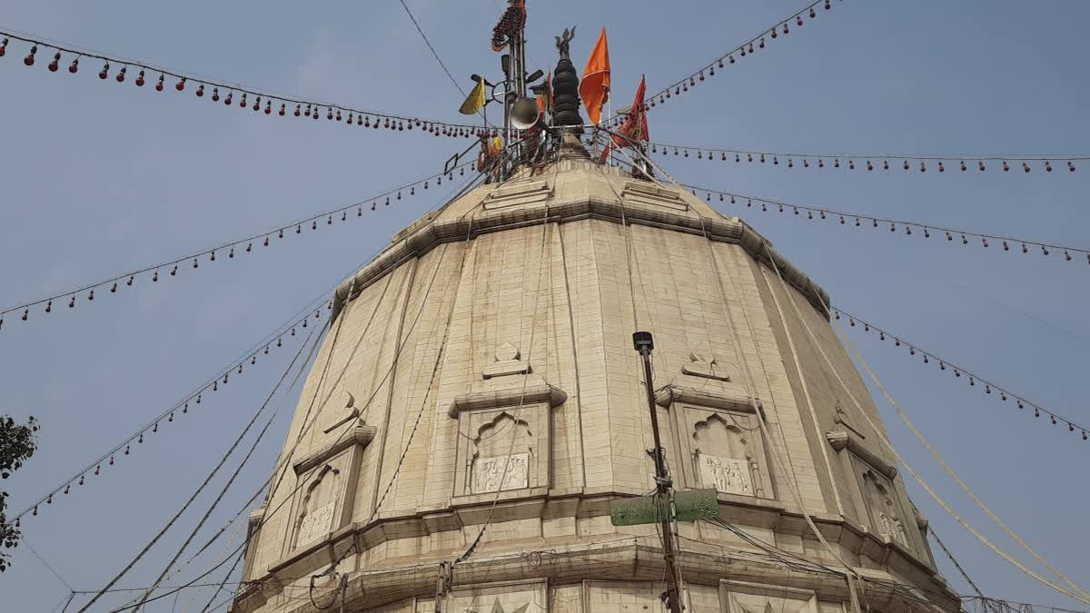 Stage collapses at Delhi's Kalkaji temple