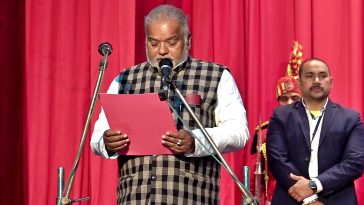 पटना राजभवन में मंत्री पद का शपथ लेते श्रवण कुमार