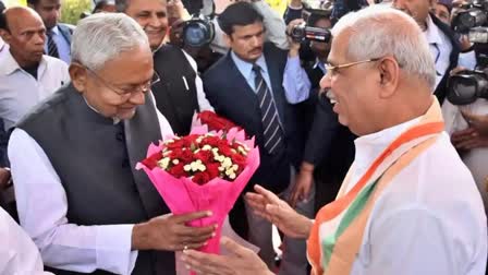 Nitish Kumar resigns  NDA  JDU  Nitish Kumar Resigns as CM  Take Oath Again  ಬಿಹಾರ್​ ರಾಜಕೀಯದಲ್ಲಿ ಹೈಡ್ರಾಮಾ  ರಾಜೀನಾಮೆ ಕೊಟ್ಟ ನಿತೀಶ್​ ಸಿಎಂ ಸ್ಥಾನಕ್ಕೆ ರಾಜೀನಾಮೆ