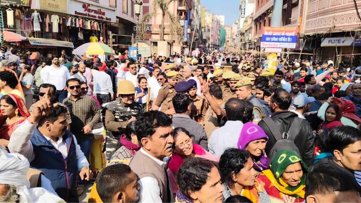 Devotees jostle for a darshan in front of Lord Vishwanath Temple