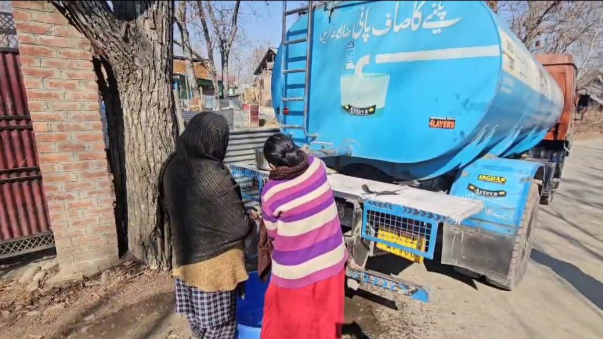 پلوامہ کے سید پورہ میں عوام کا احتجاج، پینے کے پانی کی سربراہی کا مطالبہ