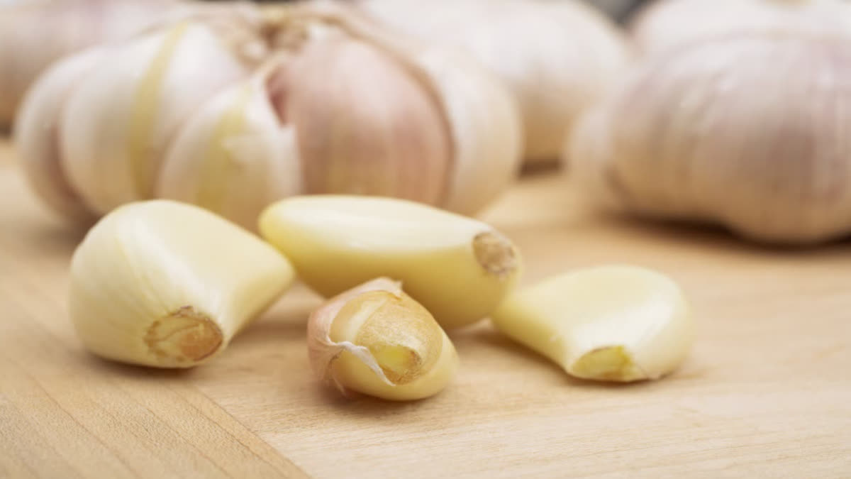 Garlic will help in controlling many diseases including BP and diabetes, know its amazing benefits