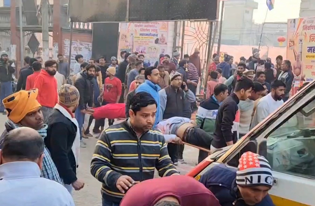 7 KILLED DOZENS INJURED  RELIGIOUS EVENT  WATCHTOWER COLLAPSED IN BAGHPAT  LADDU MAHOTSAV