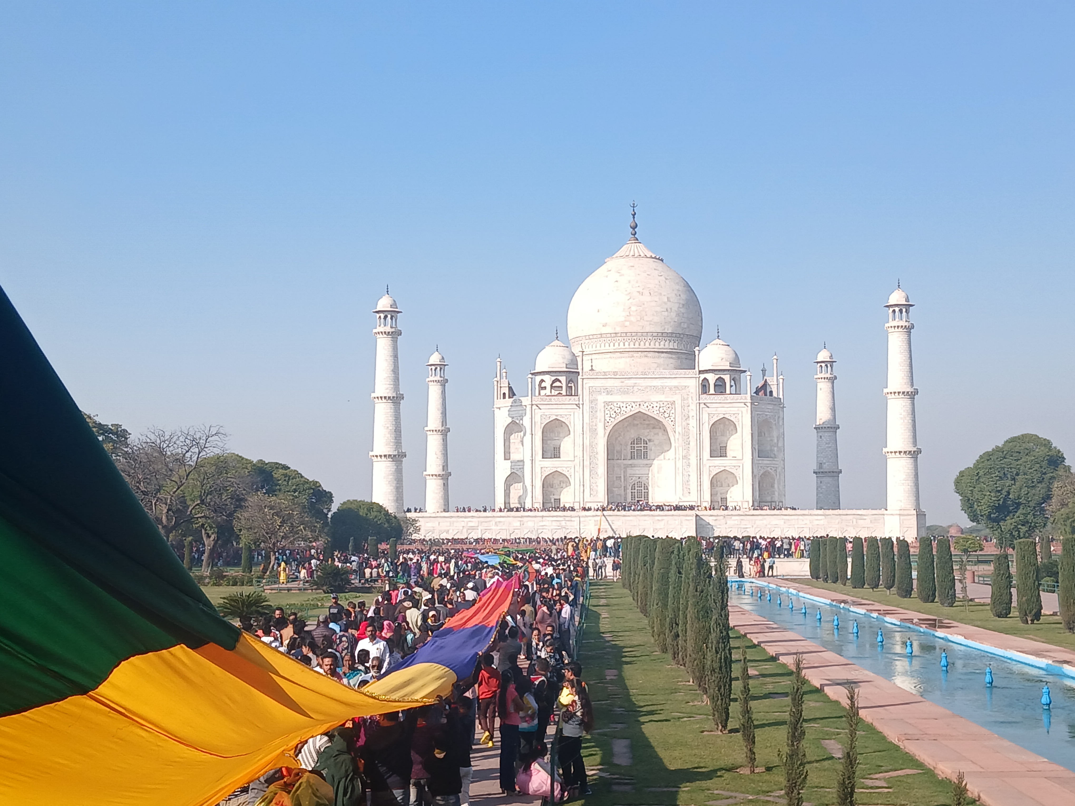 1640-Metre Rainbow-Coloured Chadar Offered On Concluding Day Of Shah Jahan's 370th Urs At Taj Mahal