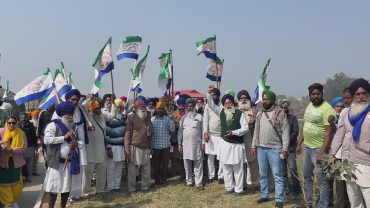 A large caravan of farmers left for Shambhu border from Beas