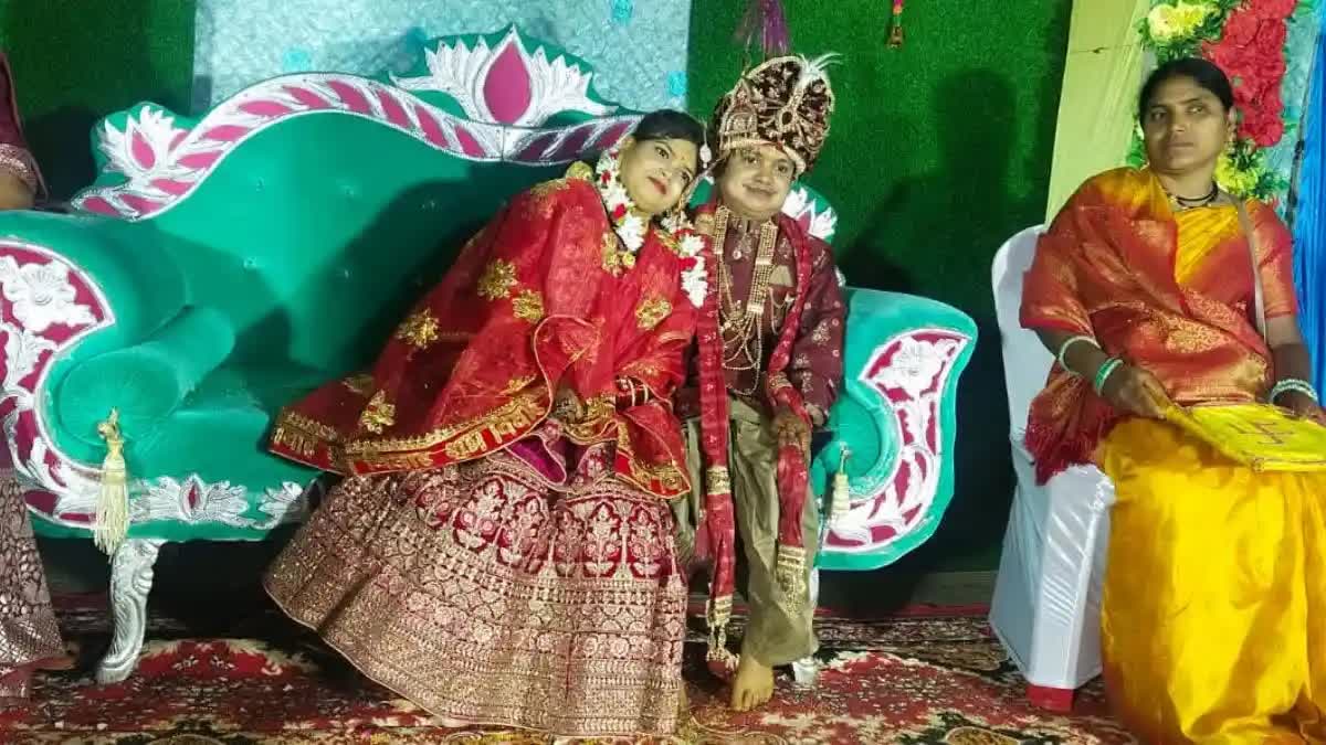 unique marriage of dwarf bride groom in balod