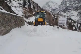 Road Closed In Lahaul Due To Snowfall