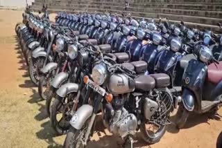 BENGALURU POLICE ARRESTED OF THIEF WHO WAS STEALING BIKES
