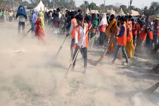 महाकुंभ क्षेत्र में चल रहा सफाई अभियान.