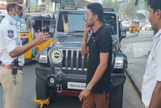 Car Owner Argue With Traffic SI