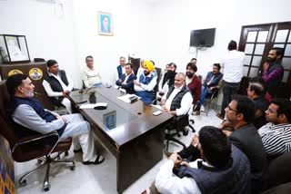 आम आदमी पार्टी की चुनावी समीक्षा बैठक