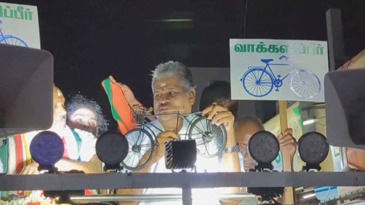 bjp members shocked for gk Vasan asking vote in Congress hand symbol in Chennai campaign