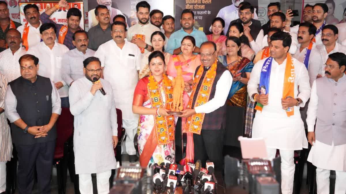 Amaravati Independent MP Navneet Kaur Rana joins BJP