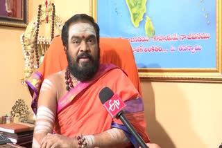 ysrcp_ex_corporator_attacked_on_priests