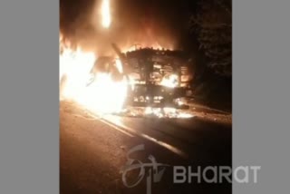 Two trucks caught fire after collision on Kanpur-Sagar National Highway Mahoba UP Drivers of both vehicles burnt alive