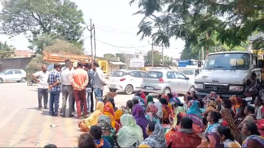 90 Cleaning Workers On Strike