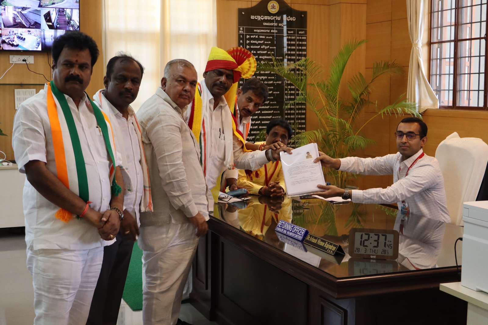 congress candidate dk suresh submit nomination