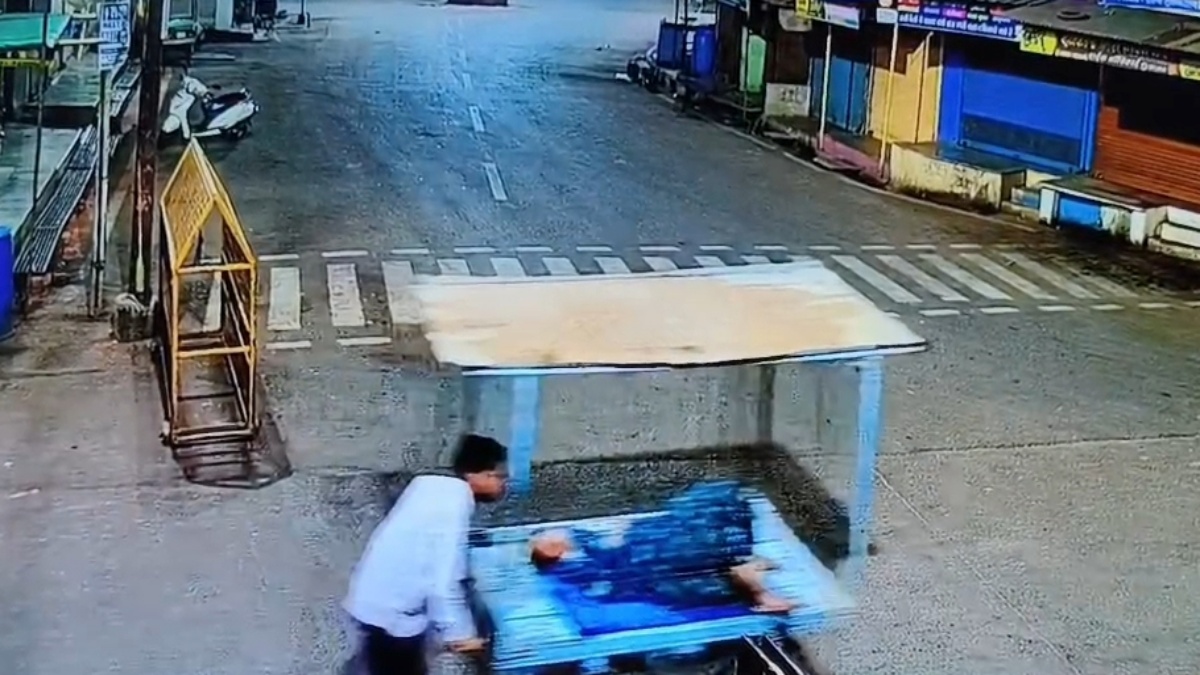 Ratlam delivery on hand cart